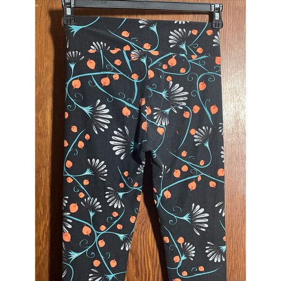 Lularoe One Size Fruit Botanicals Black Blue Leggings - Picture 6 of 7